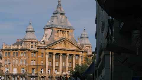 Budapest — DSCF5838 Bécsi utca, Budapest, Hungary | XF90mm f6.9 1/840s ISO320