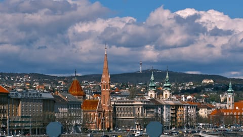 Budapest — DSCF6638 Széchenyi Chain Bridge, Budapest, Hungary | XF90mm f6.9 1/1000s ISO320