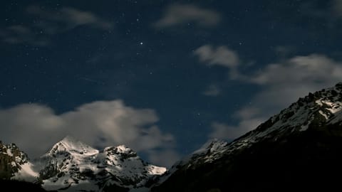 Kandersteg — DSCF8646 Aeussere Dorfstrasse, Switzerland | XF16-55mm f3.0 8.0s ISO1600