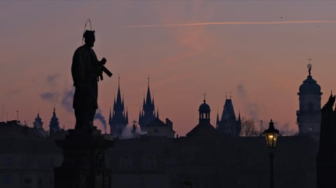 Church of Our Lady before Týn — DSCF4253 Charles Bridge, Old Town, Prague | XF90mm f5.4 1/280s ISO640