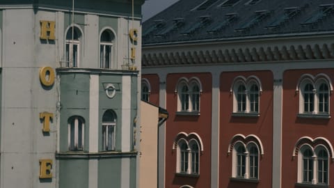 Streetscape - Staré Město — DSCF5135 90mm f6.4 1/5800s ISO640