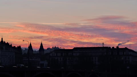 Twilight — DSCF4287 Masarykovo nábřeží, New Town, Prague | XF90mm f4.0 1/540s ISO320