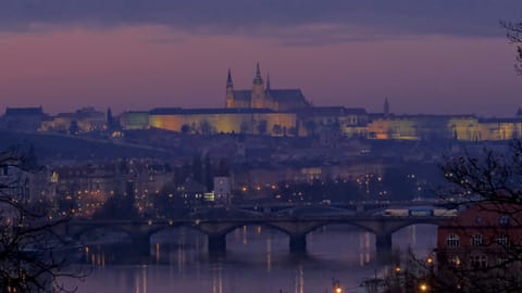 Twilight — DSCF4303 Rašínovo nábřeží, New Town, Prague | XF90mm f5.0 1/57s ISO3200