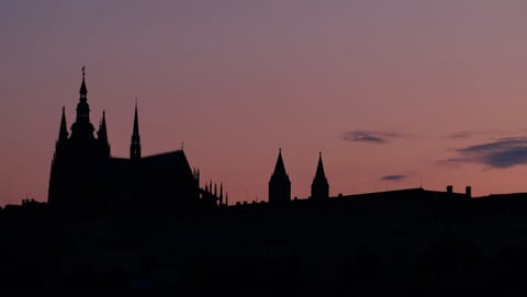 Twilight — DSCF4623 Old Town, Praha 1, Prague | XF90mm f3.0 1/510s ISO320